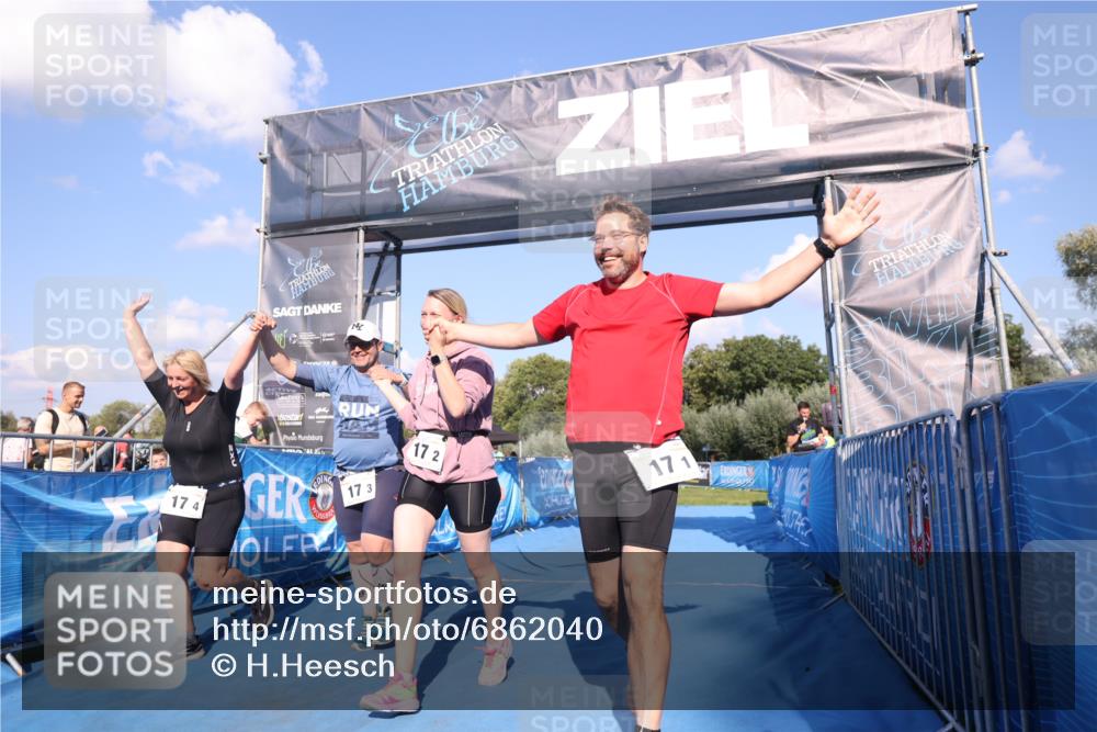 25.08.2024 - Elbe Triathlon Hamburg H.Heesch http://msf.ph/oto/6862040 25.08.2024 16:54:20 Ziel  meine-sportfotos.de