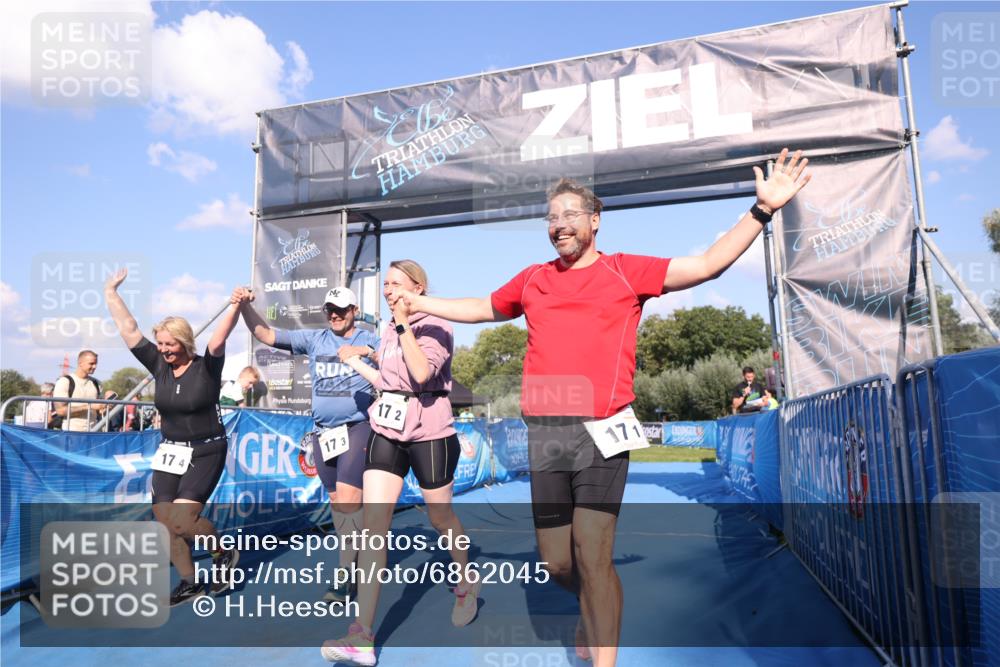 25.08.2024 - Elbe Triathlon Hamburg H.Heesch http://msf.ph/oto/6862045 25.08.2024 16:54:20 Ziel  meine-sportfotos.de