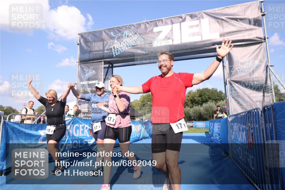 25.08.2024 - Elbe Triathlon Hamburg H.Heesch http://msf.ph/oto/6862049 25.08.2024 16:54:20 Ziel  meine-sportfotos.de