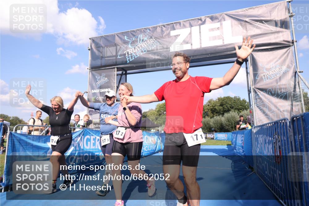 25.08.2024 - Elbe Triathlon Hamburg H.Heesch http://msf.ph/oto/6862052 25.08.2024 16:54:20 Ziel  meine-sportfotos.de