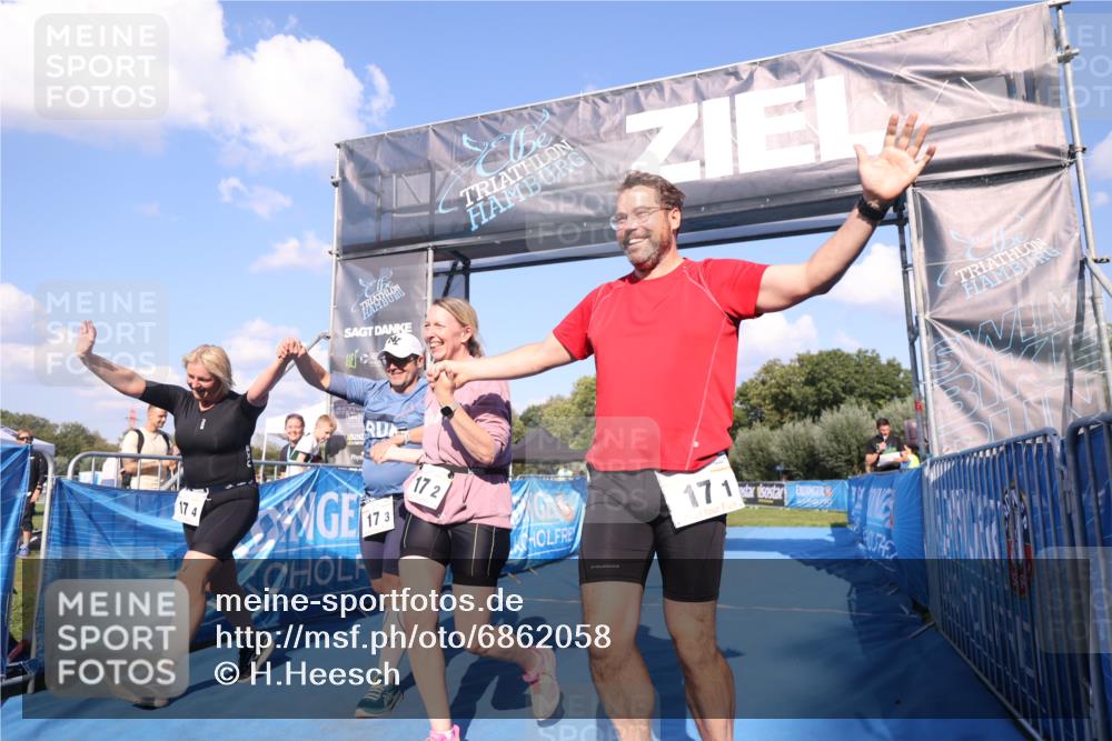 25.08.2024 - Elbe Triathlon Hamburg H.Heesch http://msf.ph/oto/6862058 25.08.2024 16:54:20 Ziel  meine-sportfotos.de
