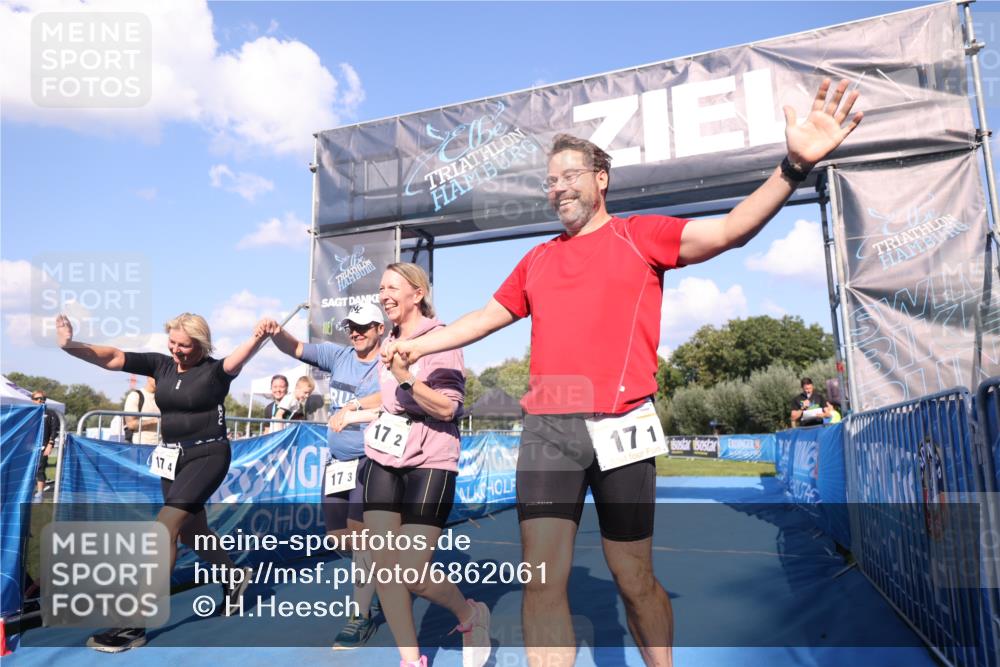 25.08.2024 - Elbe Triathlon Hamburg H.Heesch http://msf.ph/oto/6862061 25.08.2024 16:54:20 Ziel  meine-sportfotos.de