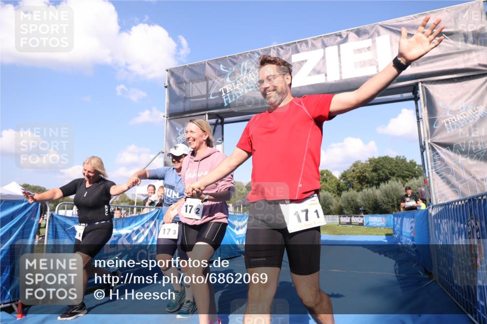 25.08.2024 - Elbe Triathlon Hamburg H.Heesch http://msf.ph/oto/6862069 25.08.2024 16:54:20 Ziel  meine-sportfotos.de