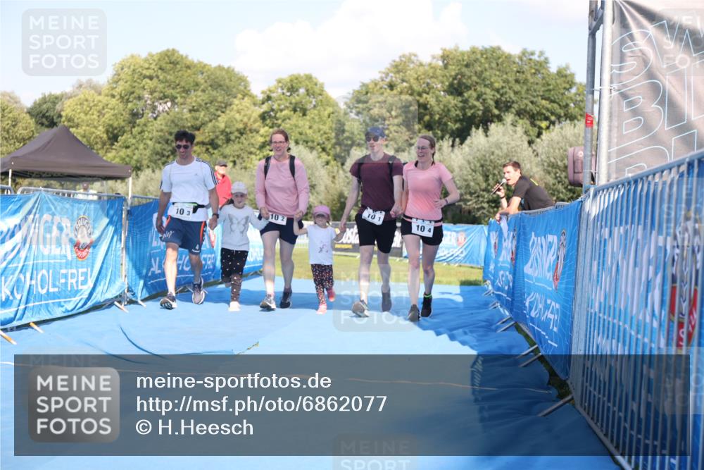 25.08.2024 - Elbe Triathlon Hamburg H.Heesch http://msf.ph/oto/6862077 25.08.2024 16:55:30 Ziel  meine-sportfotos.de