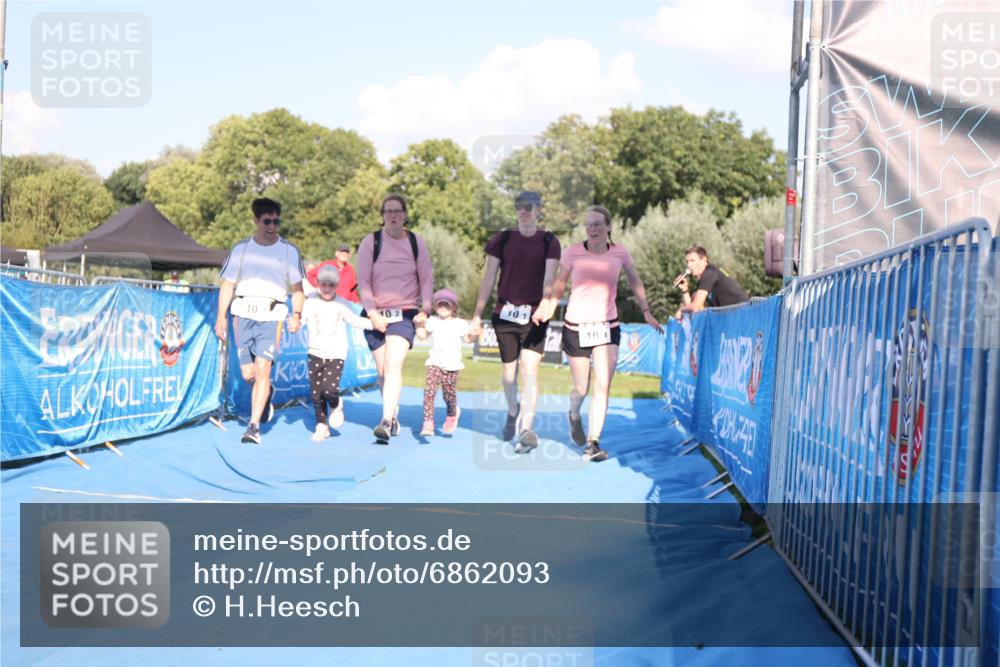 25.08.2024 - Elbe Triathlon Hamburg H.Heesch http://msf.ph/oto/6862093 25.08.2024 16:55:30 Ziel  meine-sportfotos.de