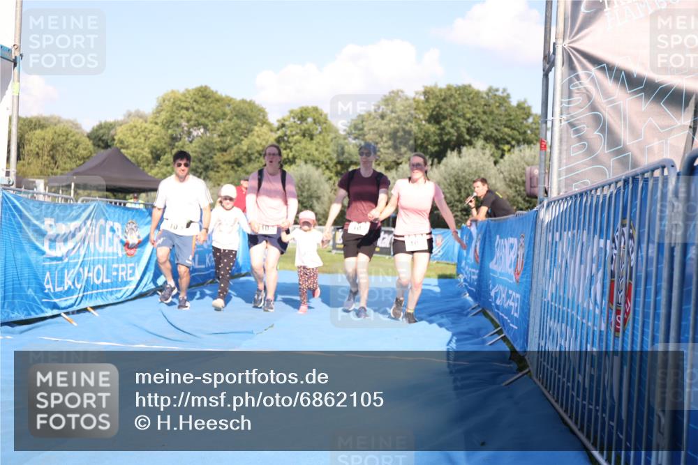 25.08.2024 - Elbe Triathlon Hamburg H.Heesch http://msf.ph/oto/6862105 25.08.2024 16:55:30 Ziel  meine-sportfotos.de