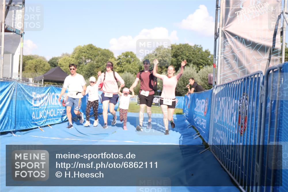 25.08.2024 - Elbe Triathlon Hamburg H.Heesch http://msf.ph/oto/6862111 25.08.2024 16:55:30 Ziel  meine-sportfotos.de