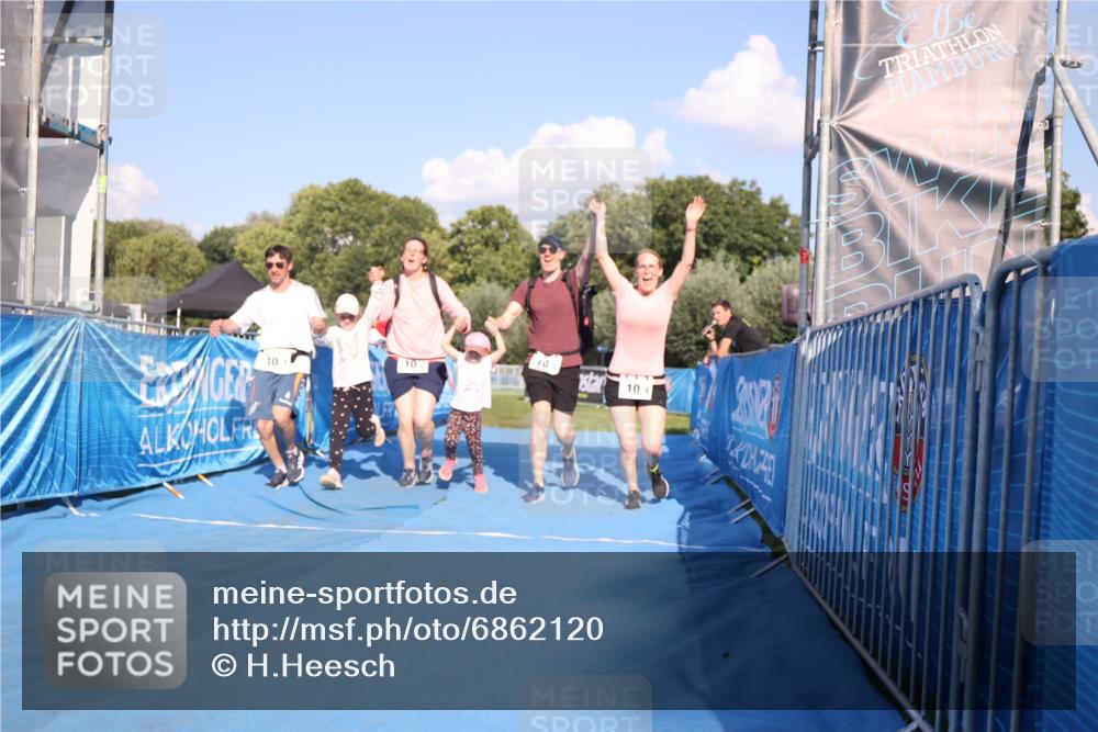 25.08.2024 - Elbe Triathlon Hamburg H.Heesch http://msf.ph/oto/6862120 25.08.2024 16:55:30 Ziel  meine-sportfotos.de