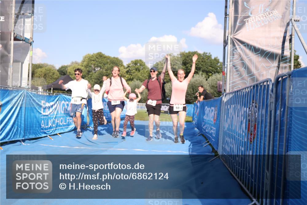 25.08.2024 - Elbe Triathlon Hamburg H.Heesch http://msf.ph/oto/6862124 25.08.2024 16:55:30 Ziel  meine-sportfotos.de