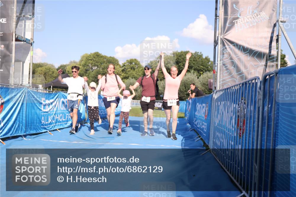 25.08.2024 - Elbe Triathlon Hamburg H.Heesch http://msf.ph/oto/6862129 25.08.2024 16:55:31 Ziel  meine-sportfotos.de