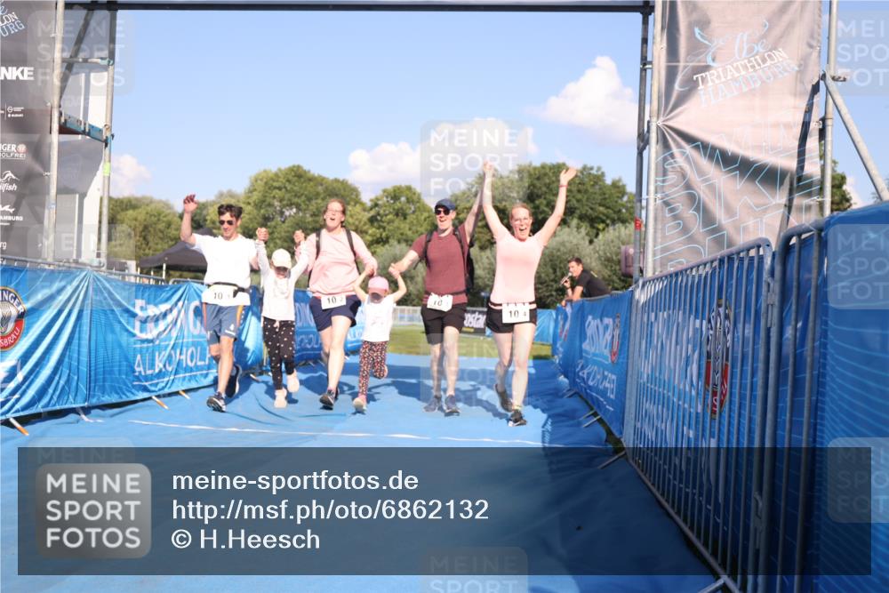 25.08.2024 - Elbe Triathlon Hamburg H.Heesch http://msf.ph/oto/6862132 25.08.2024 16:55:31 Ziel  meine-sportfotos.de