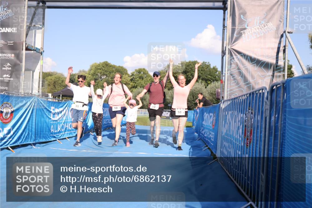25.08.2024 - Elbe Triathlon Hamburg H.Heesch http://msf.ph/oto/6862137 25.08.2024 16:55:31 Ziel  meine-sportfotos.de