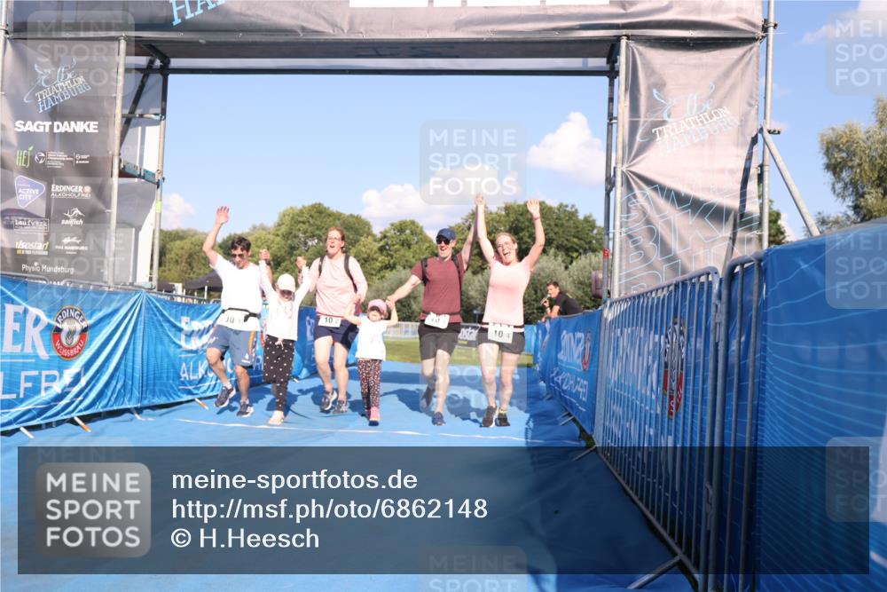 25.08.2024 - Elbe Triathlon Hamburg H.Heesch http://msf.ph/oto/6862148 25.08.2024 16:55:31 Ziel  meine-sportfotos.de