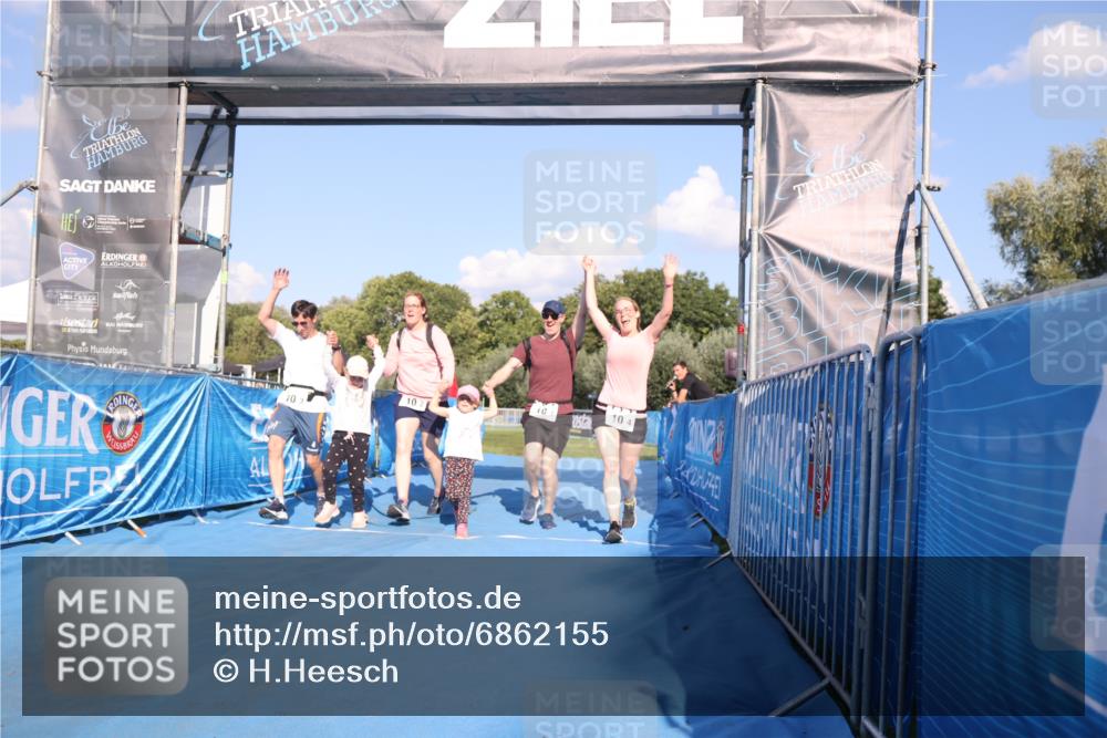 25.08.2024 - Elbe Triathlon Hamburg H.Heesch http://msf.ph/oto/6862155 25.08.2024 16:55:31 Ziel  meine-sportfotos.de