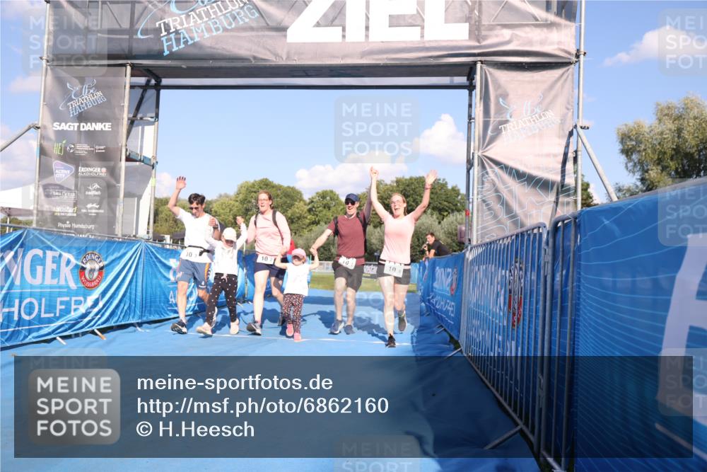 25.08.2024 - Elbe Triathlon Hamburg H.Heesch http://msf.ph/oto/6862160 25.08.2024 16:55:31 Ziel  meine-sportfotos.de