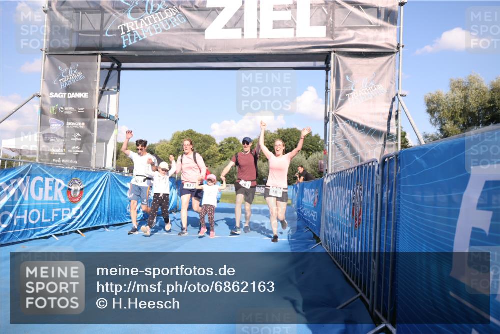 25.08.2024 - Elbe Triathlon Hamburg H.Heesch http://msf.ph/oto/6862163 25.08.2024 16:55:31 Ziel  meine-sportfotos.de
