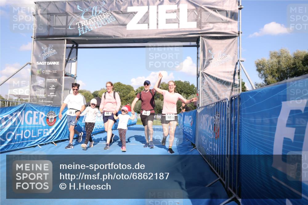 25.08.2024 - Elbe Triathlon Hamburg H.Heesch http://msf.ph/oto/6862187 25.08.2024 16:55:31 Ziel  meine-sportfotos.de