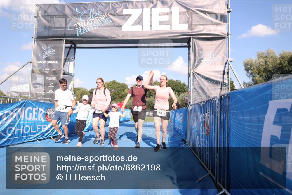 25.08.2024 - Elbe Triathlon Hamburg H.Heesch http://msf.ph/oto/6862198 25.08.2024 16:55:31 Ziel  meine-sportfotos.de