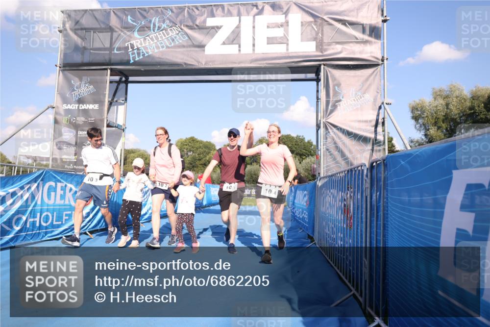 25.08.2024 - Elbe Triathlon Hamburg H.Heesch http://msf.ph/oto/6862205 25.08.2024 16:55:32 Ziel  meine-sportfotos.de