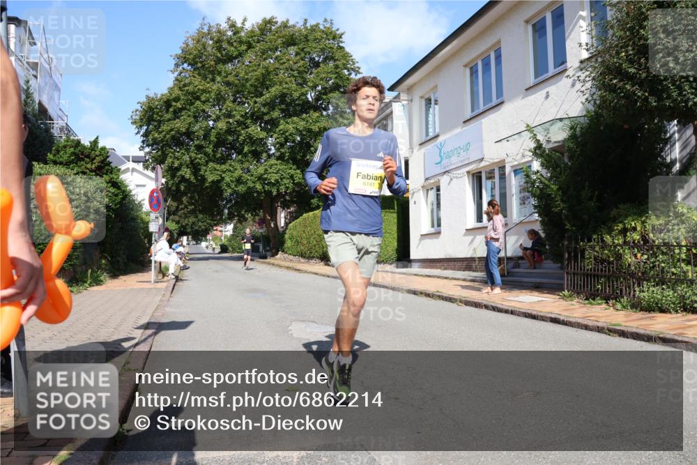 25.08.2024 - 20. Blankeneser Heldenlauf Strokosch-Dieckow http://msf.ph/oto/6862214 25.08.2024 10:18:47 Ziel 6141, 6216 meine-sportfotos.de