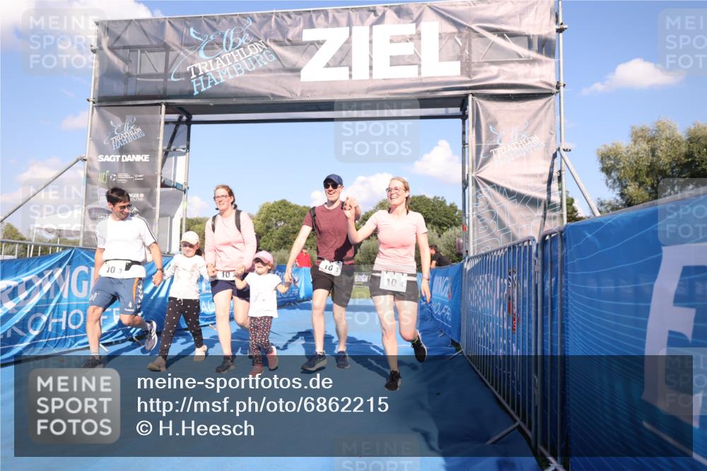 25.08.2024 - Elbe Triathlon Hamburg H.Heesch http://msf.ph/oto/6862215 25.08.2024 16:55:32 Ziel  meine-sportfotos.de