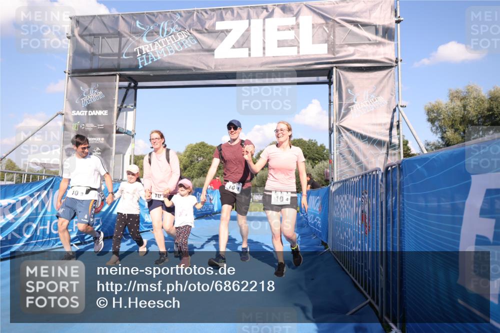 25.08.2024 - Elbe Triathlon Hamburg H.Heesch http://msf.ph/oto/6862218 25.08.2024 16:55:32 Ziel  meine-sportfotos.de