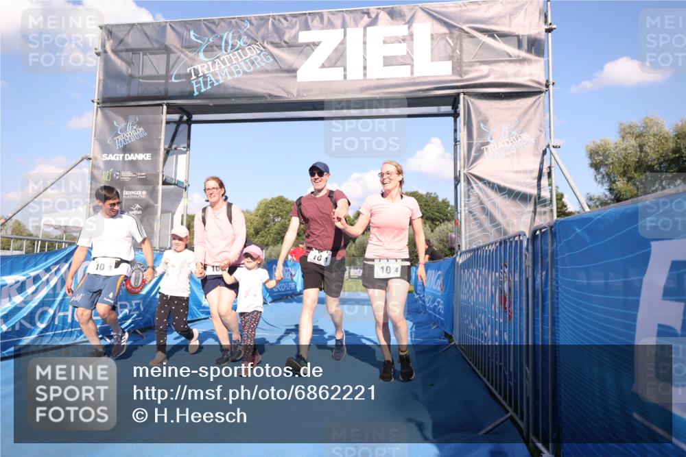 25.08.2024 - Elbe Triathlon Hamburg H.Heesch http://msf.ph/oto/6862221 25.08.2024 16:55:32 Ziel  meine-sportfotos.de