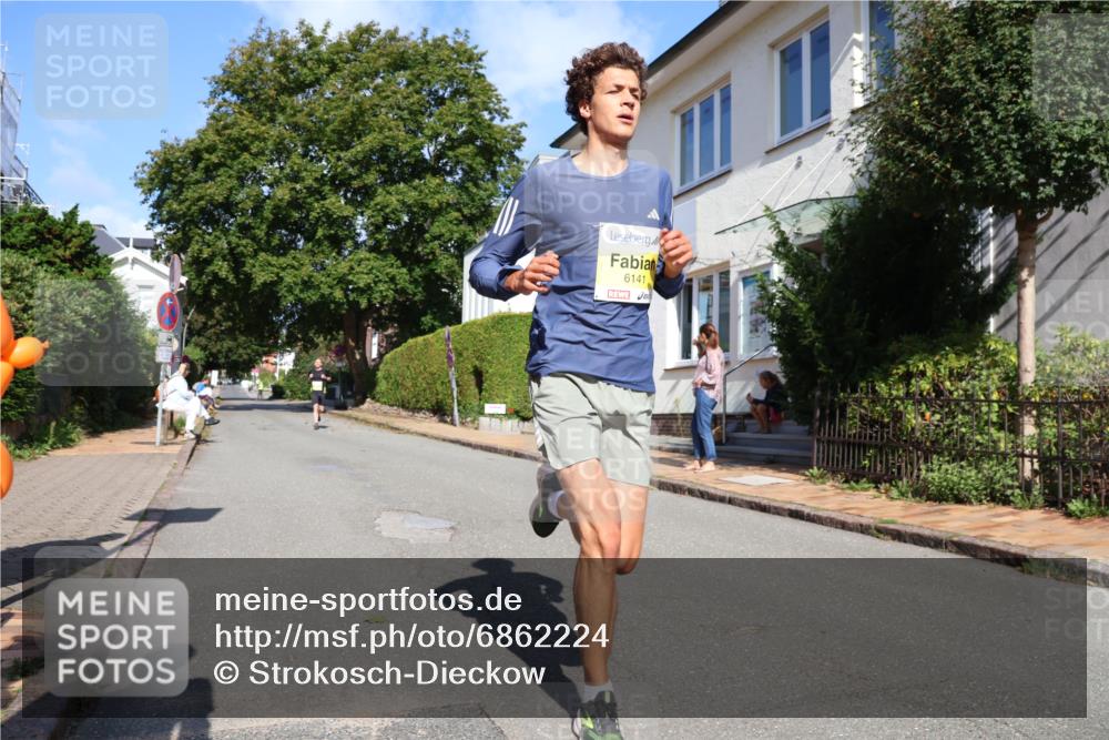 25.08.2024 - 20. Blankeneser Heldenlauf Strokosch-Dieckow http://msf.ph/oto/6862224 25.08.2024 10:18:47 Ziel 6141, 6216 meine-sportfotos.de