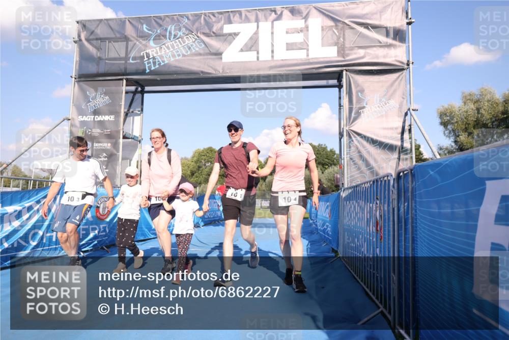 25.08.2024 - Elbe Triathlon Hamburg H.Heesch http://msf.ph/oto/6862227 25.08.2024 16:55:32 Ziel  meine-sportfotos.de