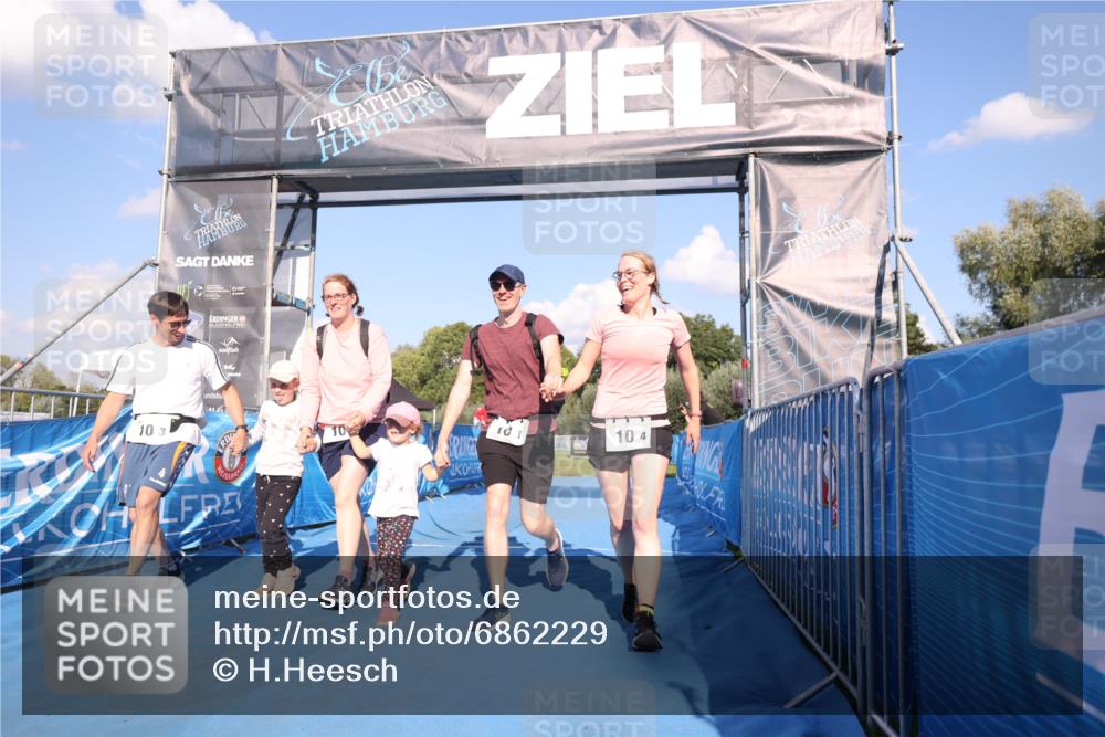 25.08.2024 - Elbe Triathlon Hamburg H.Heesch http://msf.ph/oto/6862229 25.08.2024 16:55:32 Ziel  meine-sportfotos.de