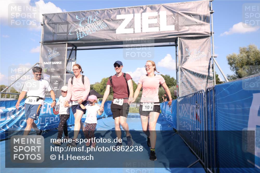 25.08.2024 - Elbe Triathlon Hamburg H.Heesch http://msf.ph/oto/6862238 25.08.2024 16:55:32 Ziel  meine-sportfotos.de