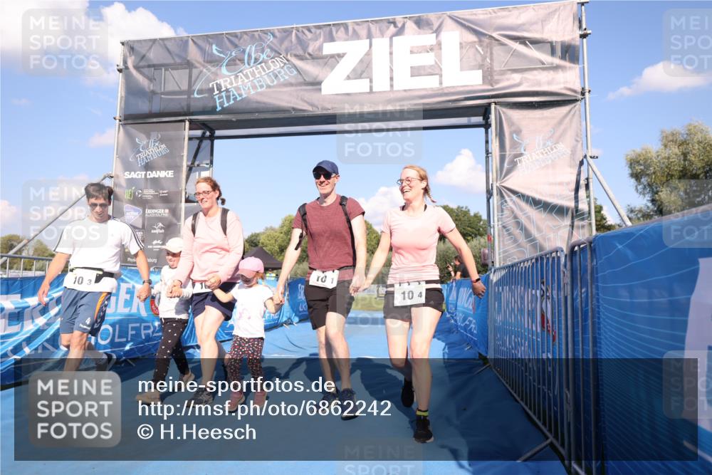 25.08.2024 - Elbe Triathlon Hamburg H.Heesch http://msf.ph/oto/6862242 25.08.2024 16:55:32 Ziel  meine-sportfotos.de