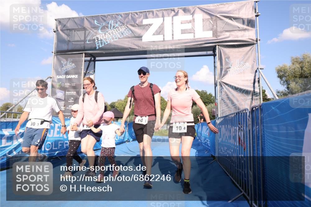 25.08.2024 - Elbe Triathlon Hamburg H.Heesch http://msf.ph/oto/6862246 25.08.2024 16:55:32 Ziel  meine-sportfotos.de