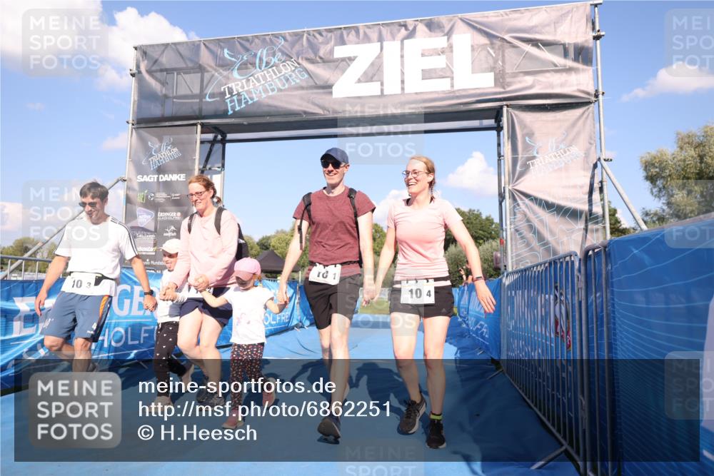 25.08.2024 - Elbe Triathlon Hamburg H.Heesch http://msf.ph/oto/6862251 25.08.2024 16:55:32 Ziel  meine-sportfotos.de