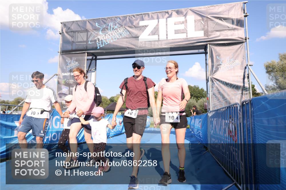 25.08.2024 - Elbe Triathlon Hamburg H.Heesch http://msf.ph/oto/6862258 25.08.2024 16:55:32 Ziel  meine-sportfotos.de
