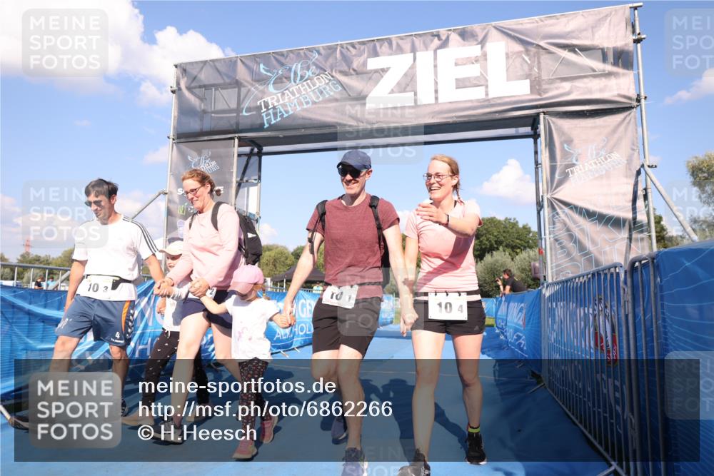 25.08.2024 - Elbe Triathlon Hamburg H.Heesch http://msf.ph/oto/6862266 25.08.2024 16:55:32 Ziel  meine-sportfotos.de