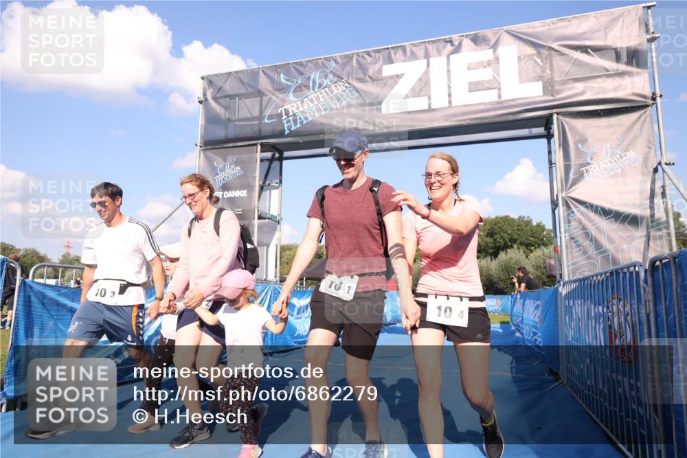 25.08.2024 - Elbe Triathlon Hamburg H.Heesch http://msf.ph/oto/6862279 25.08.2024 16:55:33 Ziel  meine-sportfotos.de