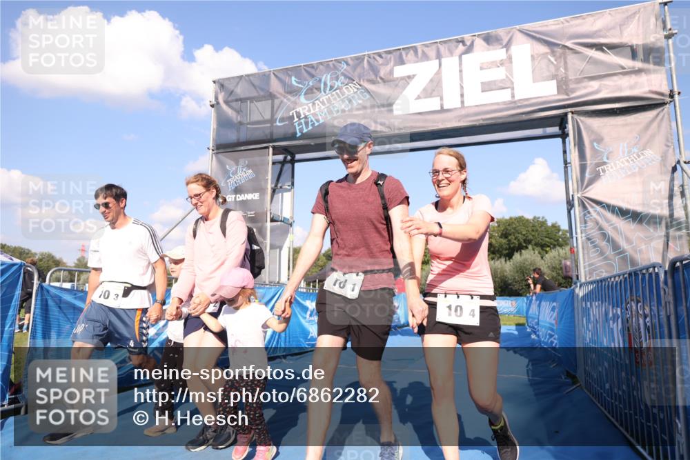 25.08.2024 - Elbe Triathlon Hamburg H.Heesch http://msf.ph/oto/6862282 25.08.2024 16:55:33 Ziel  meine-sportfotos.de