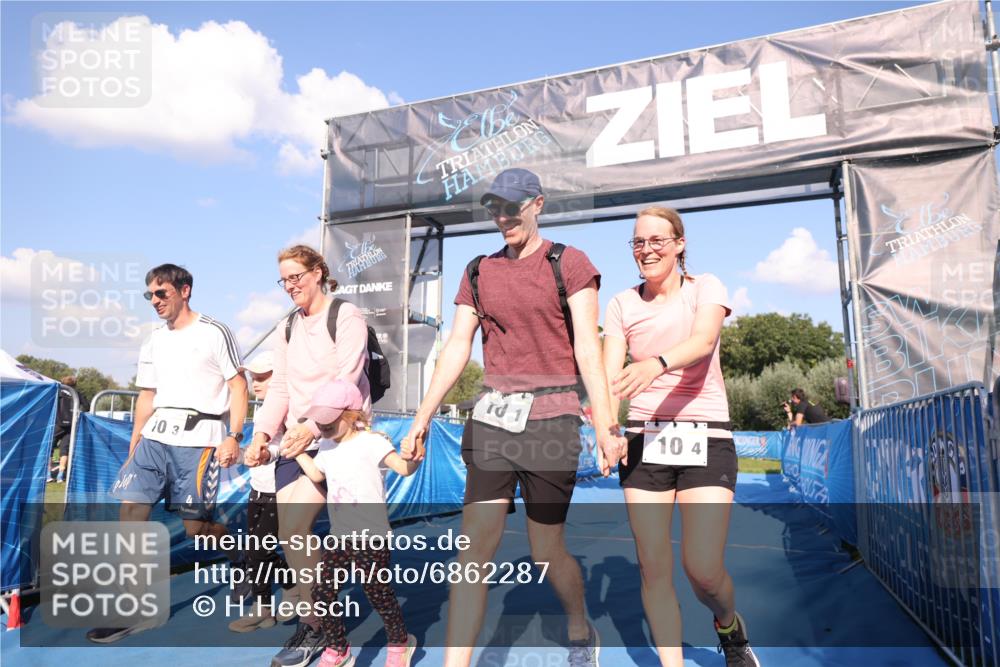 25.08.2024 - Elbe Triathlon Hamburg H.Heesch http://msf.ph/oto/6862287 25.08.2024 16:55:33 Ziel  meine-sportfotos.de