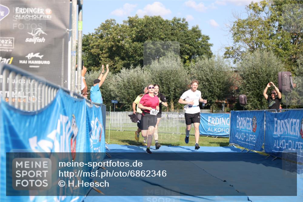 25.08.2024 - Elbe Triathlon Hamburg H.Heesch http://msf.ph/oto/6862346 25.08.2024 17:17:15 Ziel  meine-sportfotos.de