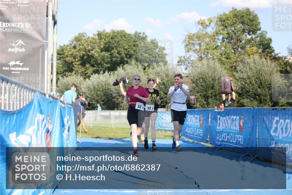 25.08.2024 - Elbe Triathlon Hamburg H.Heesch http://msf.ph/oto/6862387 25.08.2024 17:17:17 Ziel  meine-sportfotos.de