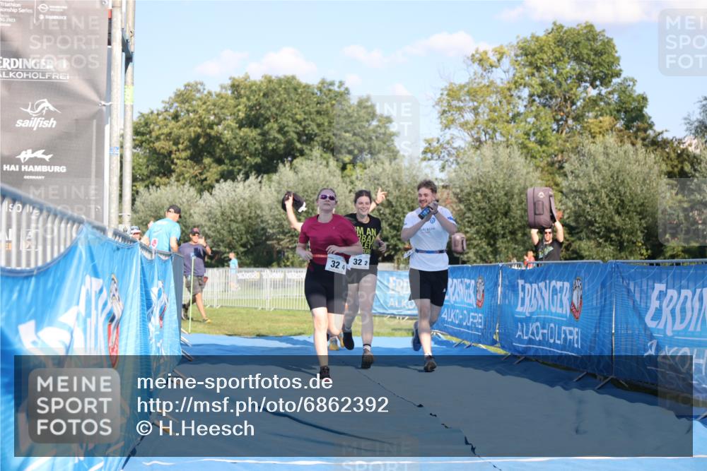 25.08.2024 - Elbe Triathlon Hamburg H.Heesch http://msf.ph/oto/6862392 25.08.2024 17:17:17 Ziel  meine-sportfotos.de