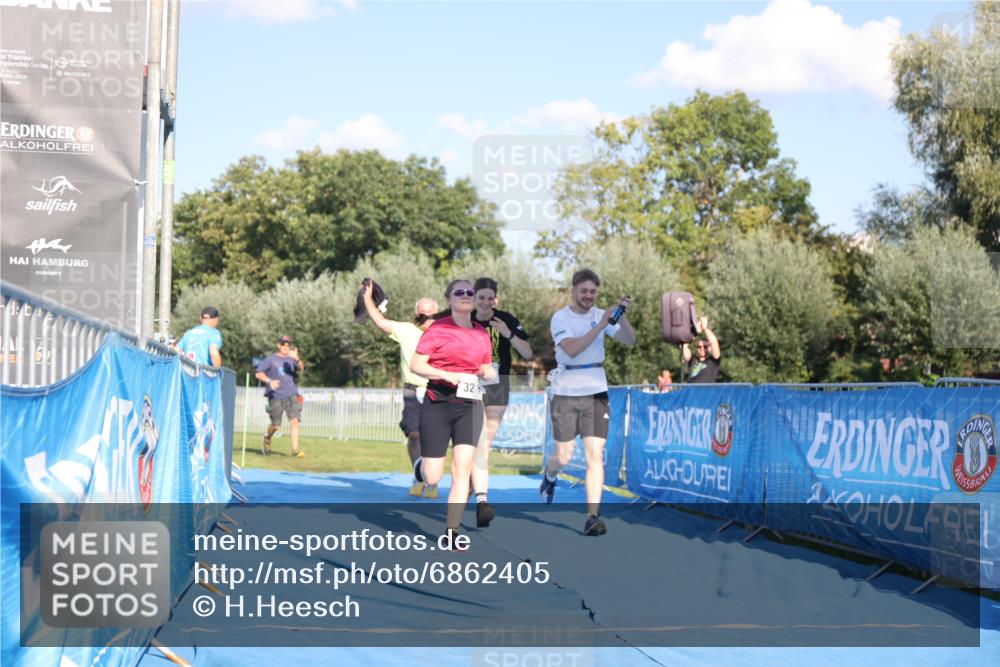 25.08.2024 - Elbe Triathlon Hamburg H.Heesch http://msf.ph/oto/6862405 25.08.2024 17:17:17 Ziel  meine-sportfotos.de
