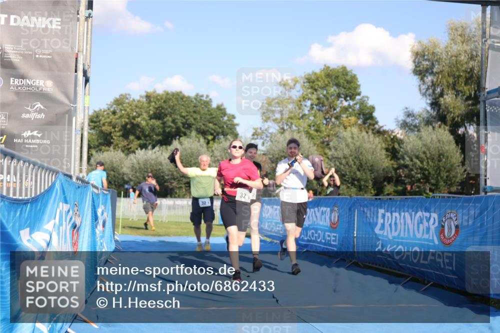 25.08.2024 - Elbe Triathlon Hamburg H.Heesch http://msf.ph/oto/6862433 25.08.2024 17:17:17 Ziel  meine-sportfotos.de