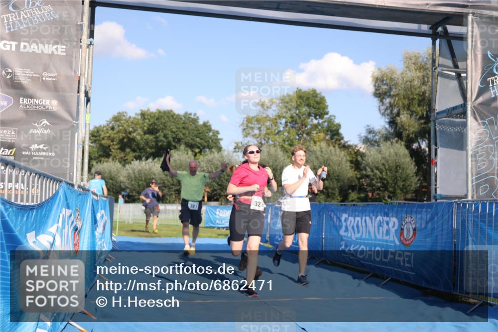 25.08.2024 - Elbe Triathlon Hamburg H.Heesch http://msf.ph/oto/6862471 25.08.2024 17:17:18 Ziel  meine-sportfotos.de