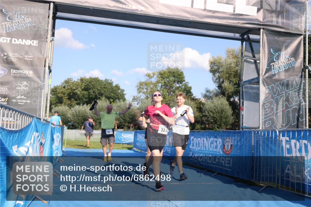 25.08.2024 - Elbe Triathlon Hamburg H.Heesch http://msf.ph/oto/6862498 25.08.2024 17:17:18 Ziel  meine-sportfotos.de