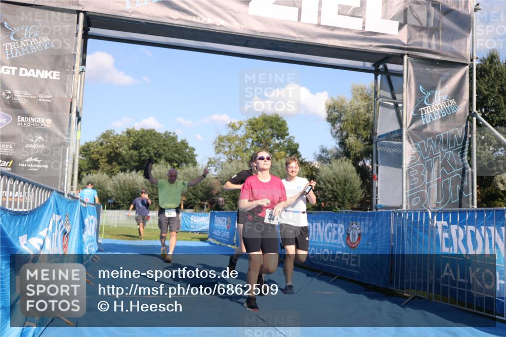 25.08.2024 - Elbe Triathlon Hamburg H.Heesch http://msf.ph/oto/6862509 25.08.2024 17:17:18 Ziel  meine-sportfotos.de