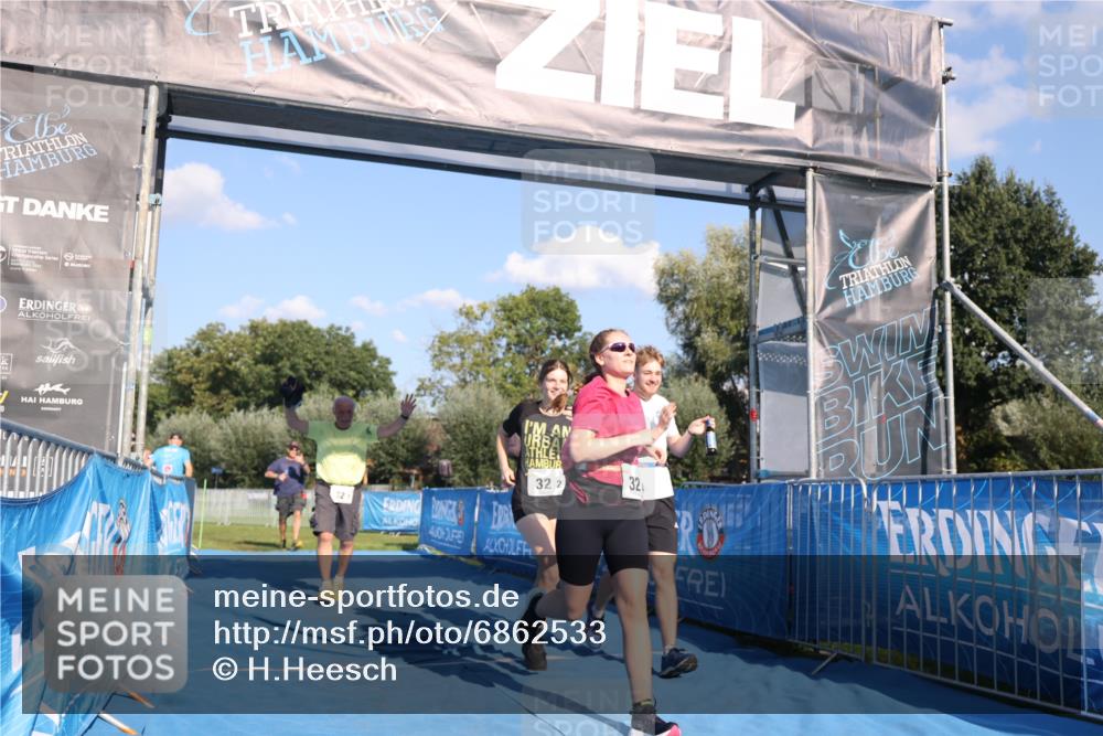 25.08.2024 - Elbe Triathlon Hamburg H.Heesch http://msf.ph/oto/6862533 25.08.2024 17:17:18 Ziel  meine-sportfotos.de
