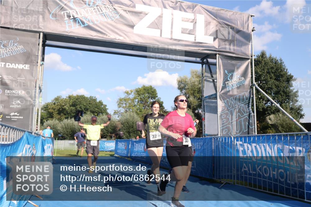 25.08.2024 - Elbe Triathlon Hamburg H.Heesch http://msf.ph/oto/6862544 25.08.2024 17:17:19 Ziel  meine-sportfotos.de