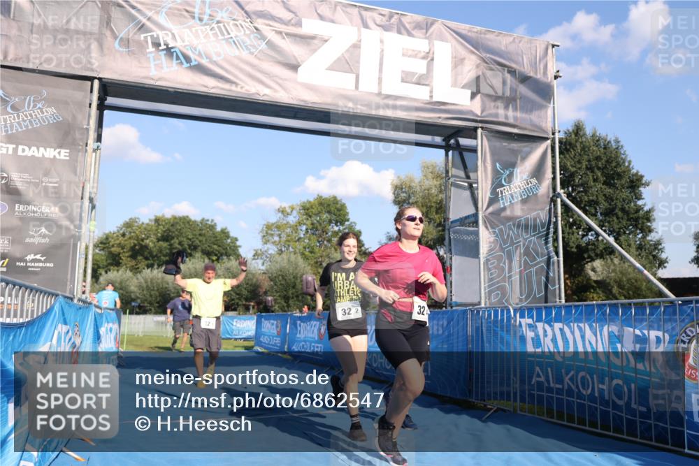 25.08.2024 - Elbe Triathlon Hamburg H.Heesch http://msf.ph/oto/6862547 25.08.2024 17:17:19 Ziel  meine-sportfotos.de